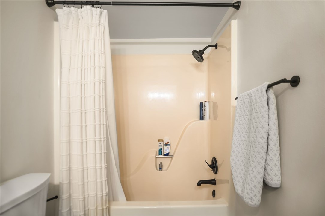 Centre Court Rogers - Residential
