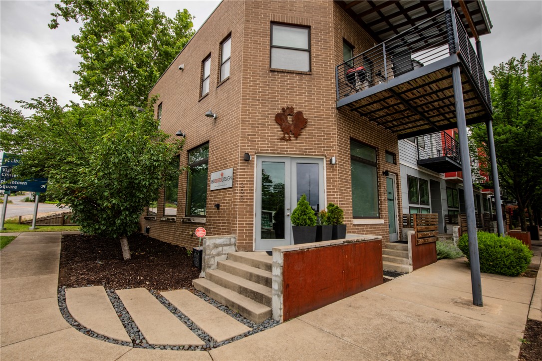 This beautiful office for sale is located at a perfect location. 760sqft of updated space features plenty of natural lighting and an ample amount of parking. Only .8 miles from the University of Arkansas and .6 miles from Dickson St. Make your new office feel like a second home right in the heart of beautiful Fayetteville. Zoned CI = commercial improvement). Parcel# 765-29475-100. Don't miss this unique opportunity to invest in a prime space that will only appreciate in the years to come. Call to book your private showing today!