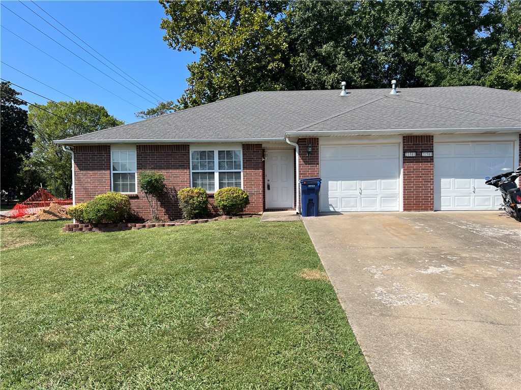 Very nice 3 bedroom/2bath duplex with spacious kitchen, small patio, Washer/Dryer hookups.  Comes with Stove and Dishwasher.  Park is nearby.