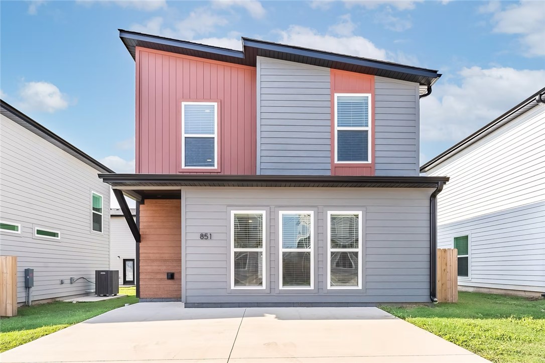 The 1100 Bungalow floor plan is a 2 bed, 2.5 bath 1100 square foot home that provides a safe, modern, and tranquil place for buyers to call home. LVP flooring and carpet in your home with durability and style. Created with the first-time homebuyer or savvy investors in mind, residents can be situated within walking distance of exciting neighborhood amenities, premier school districts and downtown life Northwest Arkansas.
Taxes are subject to change based on new construction.
