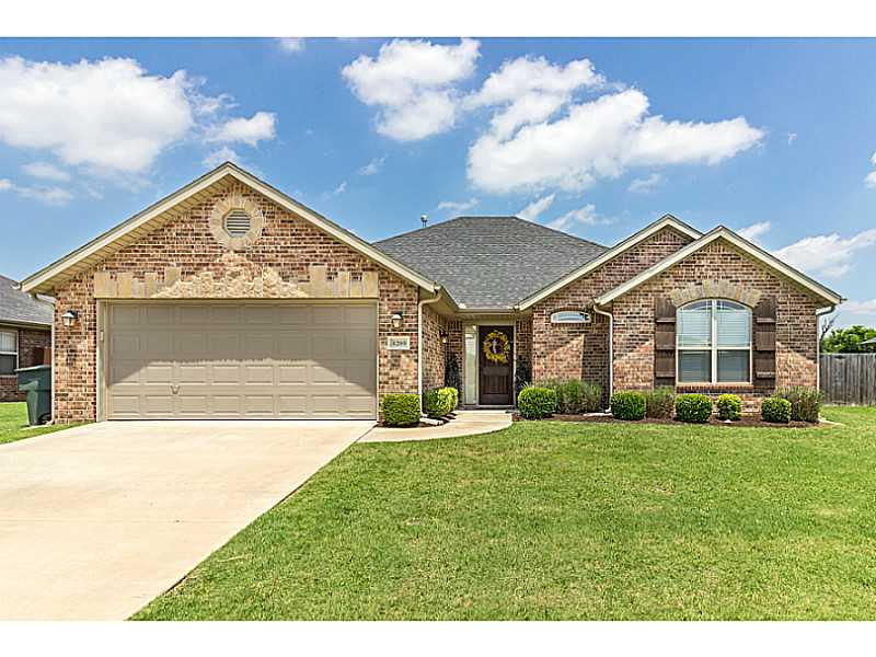 HOT, HOT, HOT.  1815 SQFT HOME IN CLABBER CREEK.  BARELY LIVED IN.  3 BEDROOM 2 BATH WITH ALL THE UPGRADES.  CALL FOR YOUR SHOWING TODAY!!!