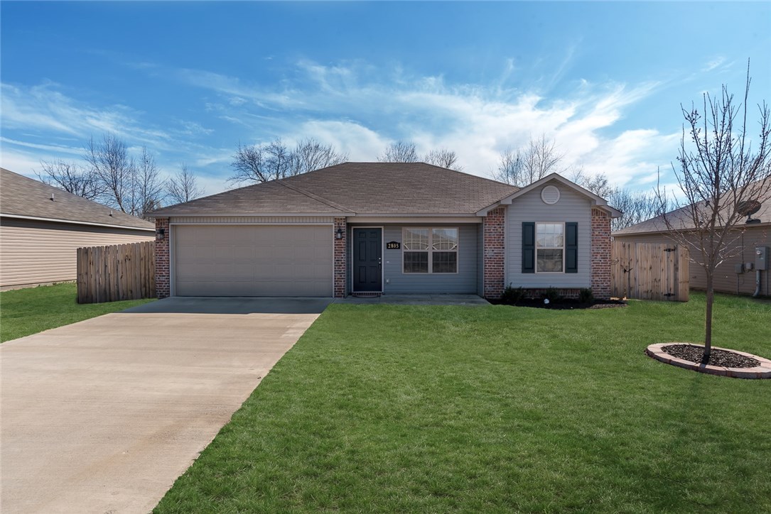 This cozy 3bed/2bath home located just minutes from Bentonville schools in a great neighborhood. Spacious living area with vaulted ceilings and open kitchen! Enjoy the privacy of your fenced in backyard. Very clean home! This home would be a great starter home. Refrigerator,Washer and dryer are negotiable! Call today to schedule your showing!