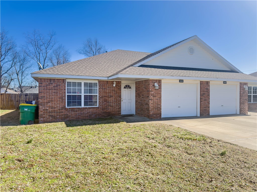 Great 2 bedroom 2 full bath duplex for lease in Centerton! Duplex features: large eat-in-kitchen, fenced backyard, 1 car garage, central heat and air and full size washer and dryer hookups, ready to move in, come see it today!