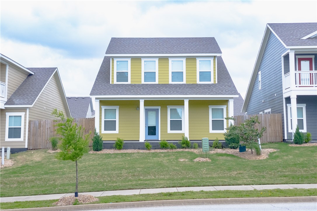 Carefree Living by the Links in Fayetteville. These 3 bedroom, 2.5 bath townhomes include modern finishes like granite counter tops, hardwood floors in the living area, and stainless steel appliances. These all electric homes, keep utility costs low, with only electric, water and trash paid by the tenant. Step out your front door and enjoy the Links at Fayetteville with amenities including, access to the 9 hole golf course, pool, club house, gym, lawn care and even a nearby dog park for your furry friend. Close to all West Fayetteville has to offer, restaurants, coffee shops, easy access to I-49, and the bus route. Call for a showing. Please note: Listed price is for immediate move in only. Manager will hold property for max of 2 weeks with a security deposit.