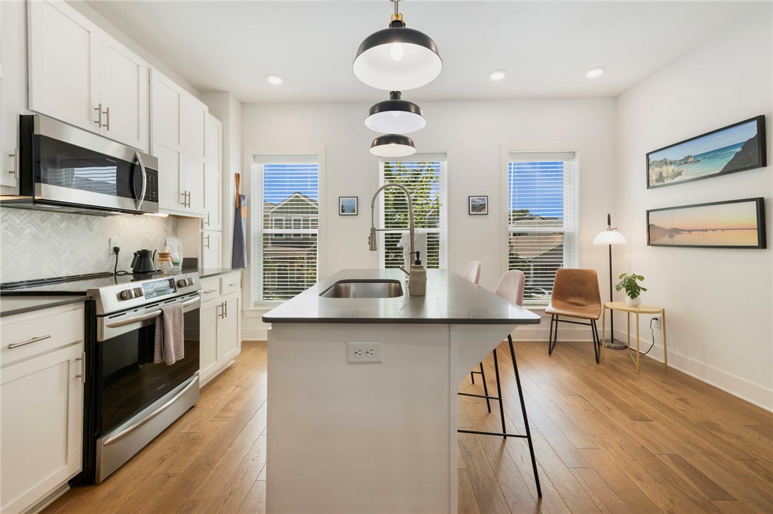 Unbeatable location in the heart of downtown Bentonville! This stylish townhome at 433 B St is just steps from the Bentonville Square, top dining, shopping, and trails. Featuring modern finishes and an open-concept layout, this property is already functioning as a successful short-term rental—perfect for investors or a full-time residence. Enjoy the unique charm of being located above a local wine cellar, offering a one-of-a-kind downtown experience. Rare opportunity in one of Bentonville’s most walkable areas!