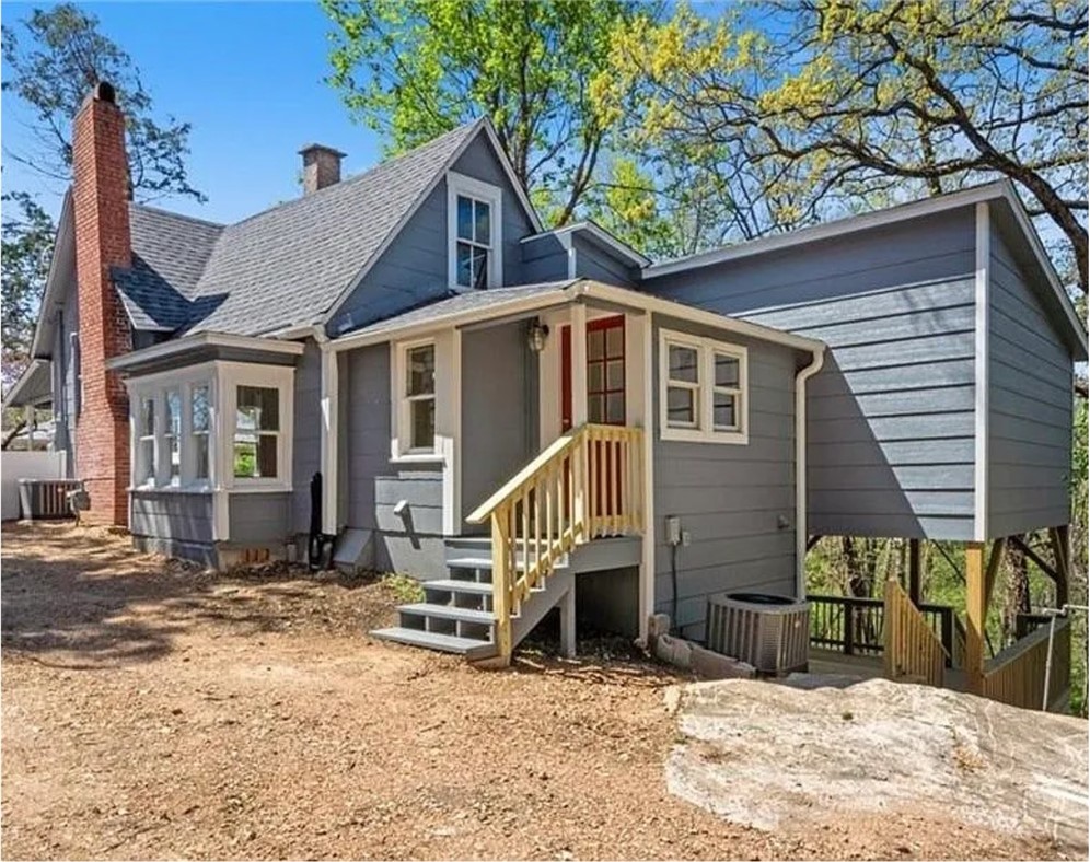 This newly remodeled 2-bedroom unit offers modern updates, fresh finishes, and a comfortable layout that's perfect for everyday living.

Small pets are welcome with prior approval, making it easy to bring your furry companion along. Whether you're looking for a cozy place to call home or a fresh start in a beautifully updated space, this unit is ready for you.