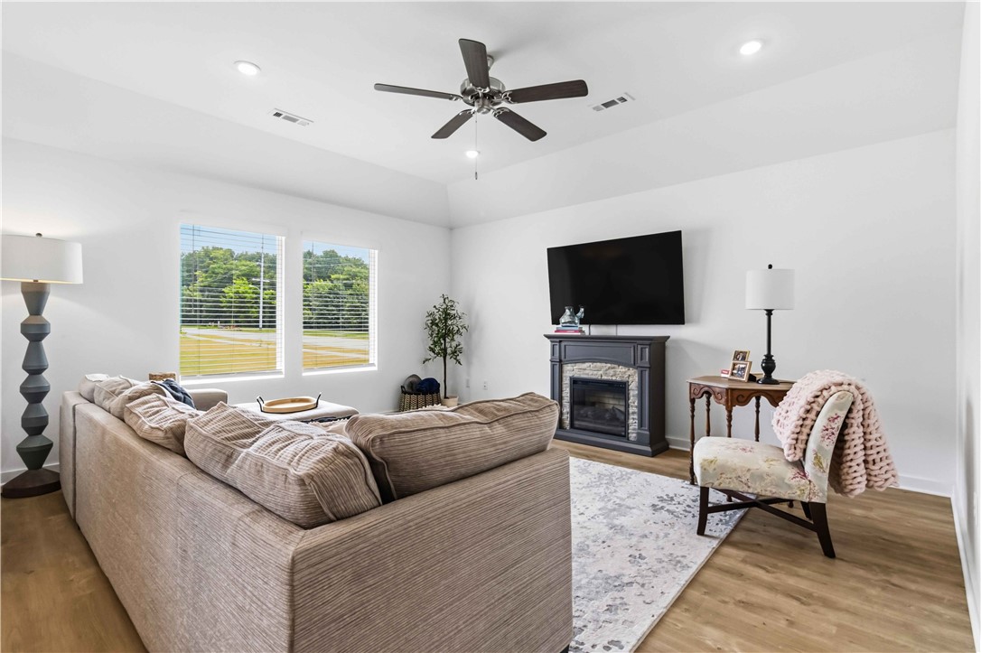 Whispering Oaks Sub Ph 1A Siloam Spgs - Residential