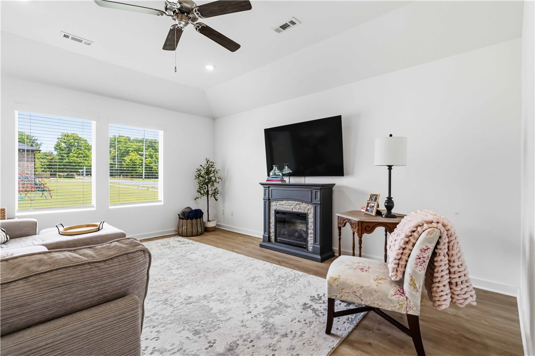 Whispering Oaks Sub Ph 1A Siloam Spgs - Residential