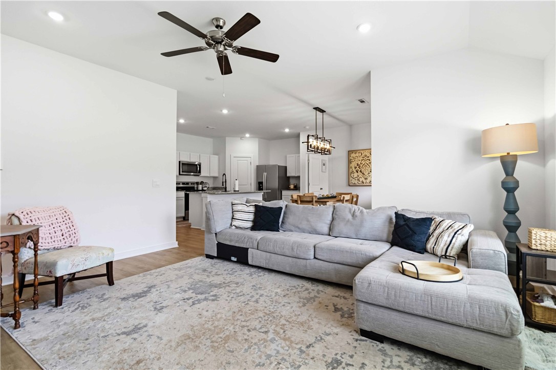 Whispering Oaks Sub Ph 1A Siloam Spgs - Residential
