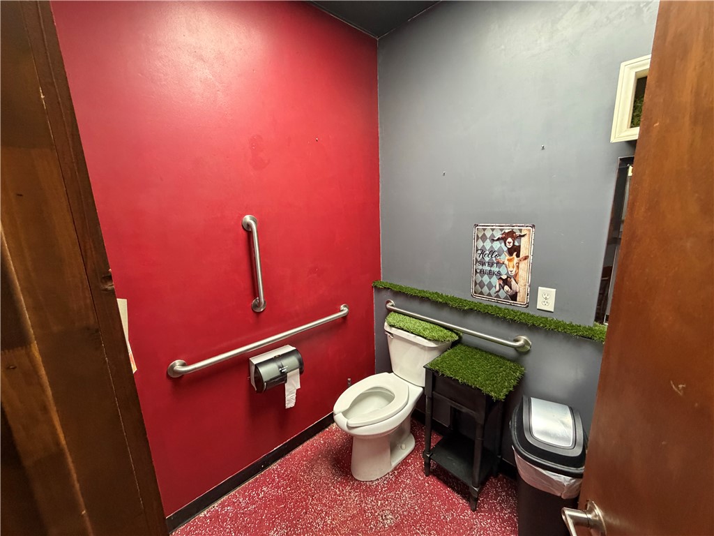 Fayetteville Outlots - Commercial Lease