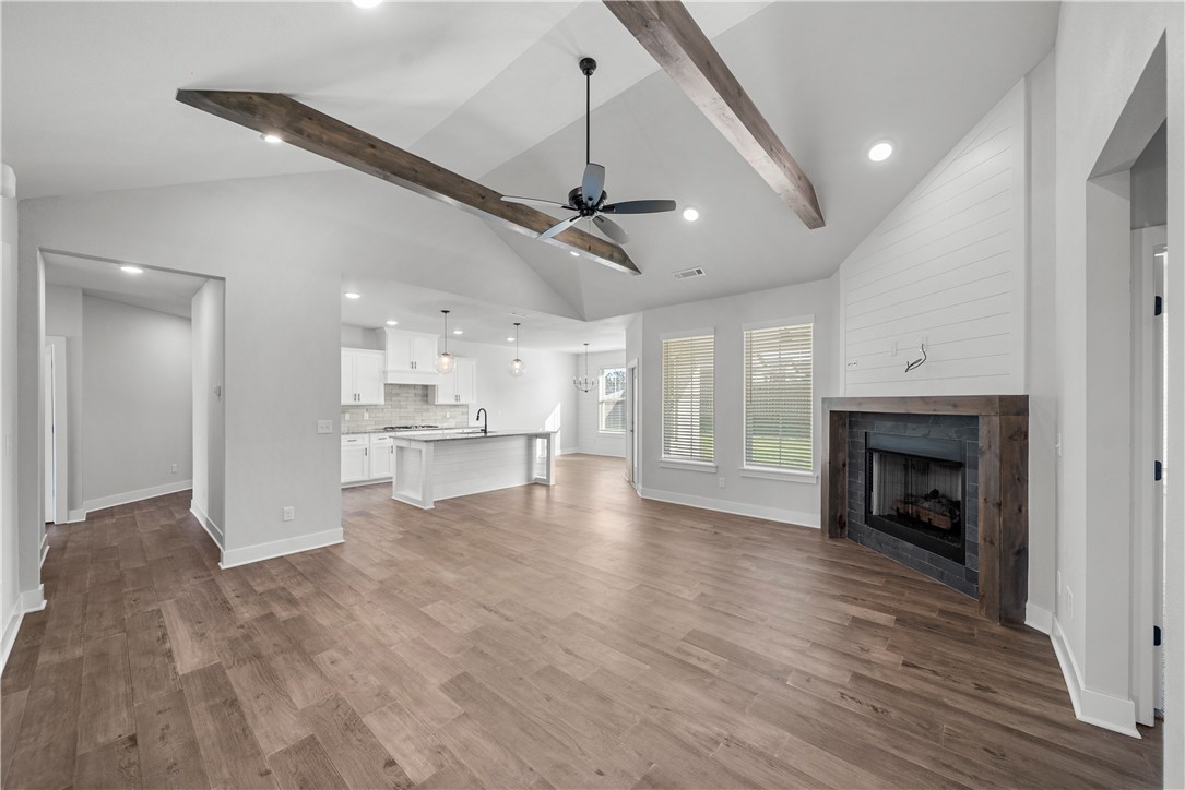 Better than new, this home is now a steal and priced $186 per square foot!  This is not a typo. The Gary Plan offers four bedrooms, three and a half bathrooms, plus an office.  Bright and airy open floor plan make that make this home very versatile. Large pantry, walk-in closets, soft close cabinets, shiplap accents, wood beams, and covered patio are just a few of the many extras! Neighborhood park and pool just across the street.   Come see for yourself today. For a limited time, seller is offering $2,500 to use towards closing costs and preferred lender is offering $2500 in lender credits. Come snag up this DEAL today before it's gone! Arlington Estates, Pea Ridge Arkansas.