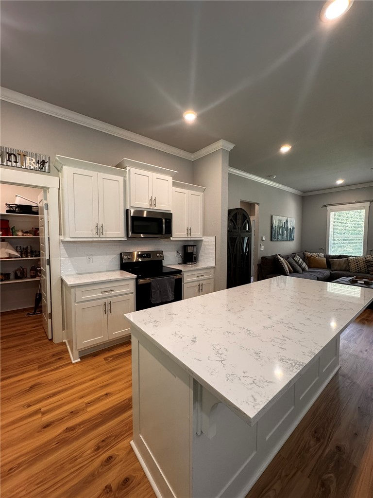 Roxburgh Sub Bvv - Residential Lease