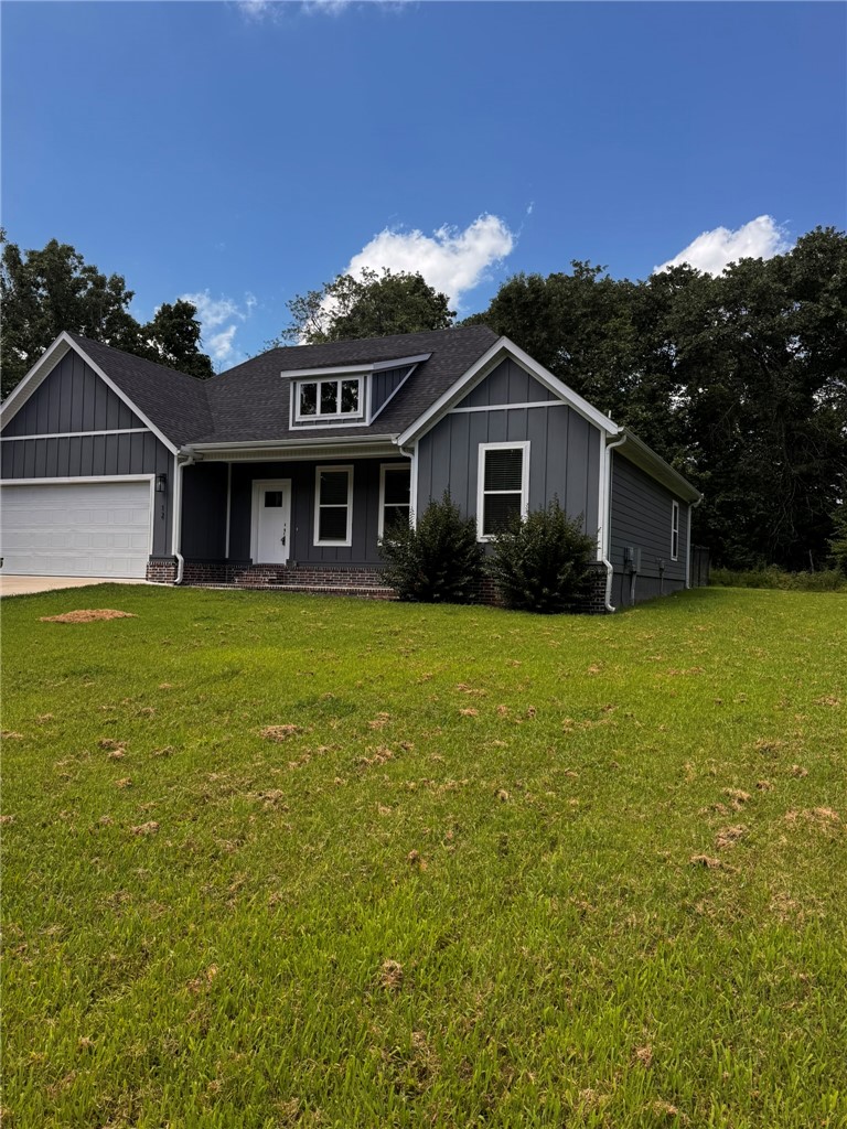 3-bedroom, 2-bath home in Bella Vista conveniently located near Branchwood Recreation Center, Lake Loch Lomond, and Scotsdale Golf Course, with quick access to I-49. Filled with natural light, this home features a cozy gas fireplace, built-in shelving, a convenient mudroom drop zone, and an open-concept layout perfect for everyday living. The kitchen offers quartz countertops, a large pantry, a spacious island, white cabinets, and stainless steel appliances. The primary suite includes dual vanities, a whirlpool tub, walk-in shower, and a large walk-through closet with direct access to the laundry room. A partially fenced backyard provides a great space to relax and enjoy the outdoors.**Dog only - $250 non-refundable pet fee per pet - $25 pet rent per pet**