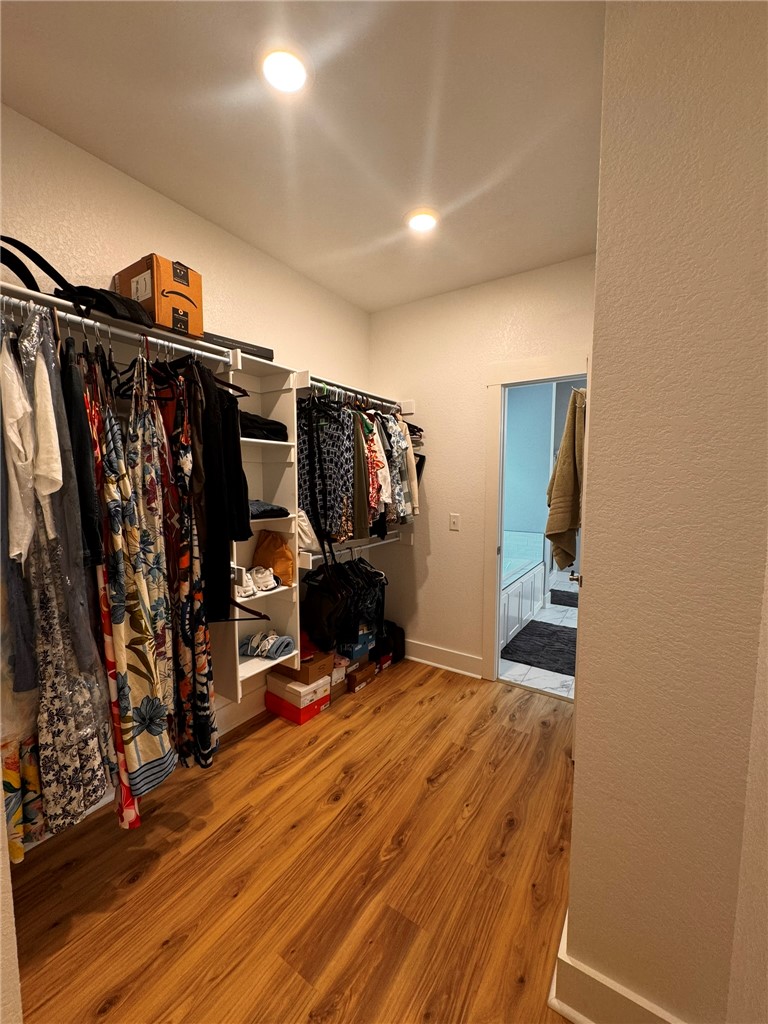 Roxburgh Sub Bvv - Residential Lease