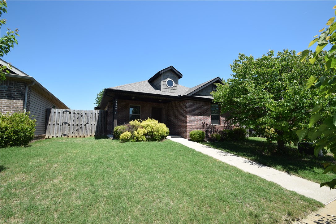 This three-bedroom, two-bathroom house is available for rent. It is located under four miles from the Wal-Mart Home Office and near local schools, restaurants, and shopping. The property features a larger floor plan with an open concept. The kitchen and bathrooms have granite countertops. Flooring is a mix of hardwood, tile, and carpet in the bedrooms. All appliances are included. Pets require owner approval and an additional deposit. No smoking.