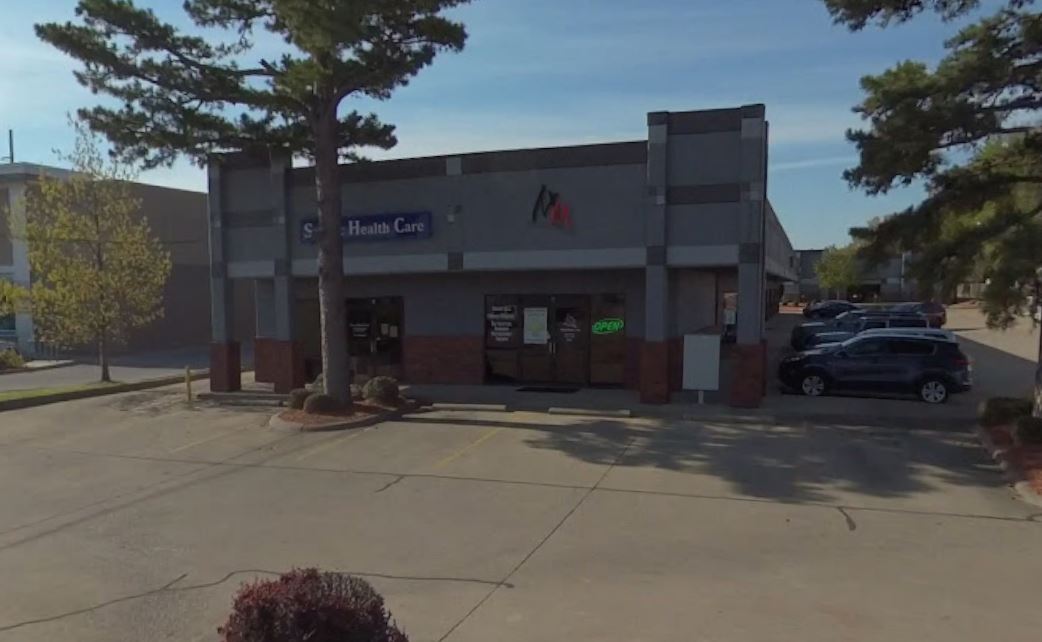 Excellent opportunity along Hwy 412. This versatile 2,650-square-foot space is well suited for retail, office, medical, or service-oriented business.