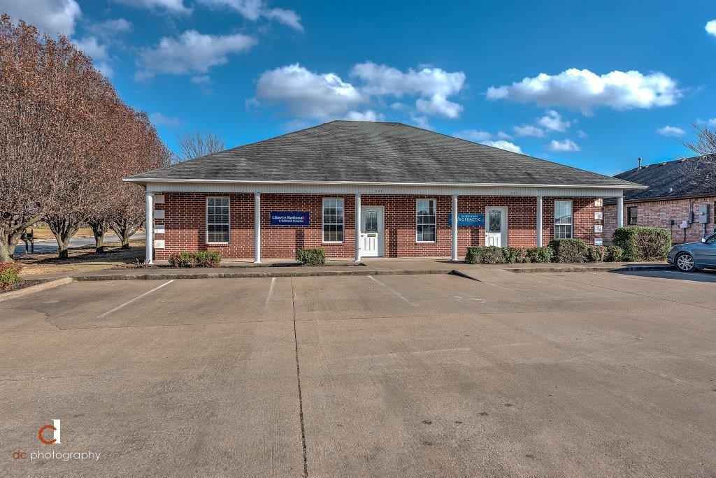 Professional lease space on corner lot with impressive signage. Suite consists of Reception area, 2 private offices and large Conference or Executive office. Break Room and additional work station area. Lots of windows and storage. Tenant pays all utilities. Property is agent owned.
