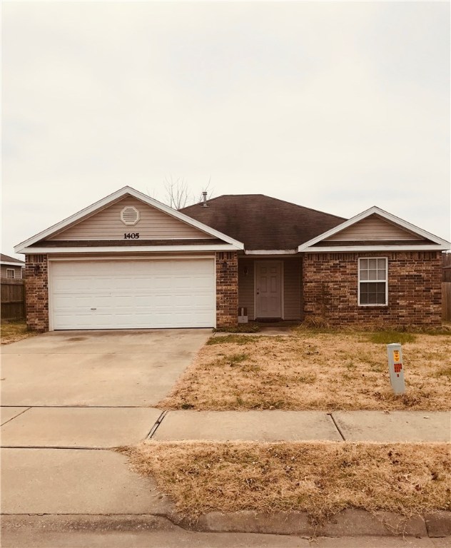 Cute house in nice quiet area. Please give a 24 hour notice to show all 3 bedrooms  as there are tenants living at the property. Sold as IS. Well Kept , owner occupied .