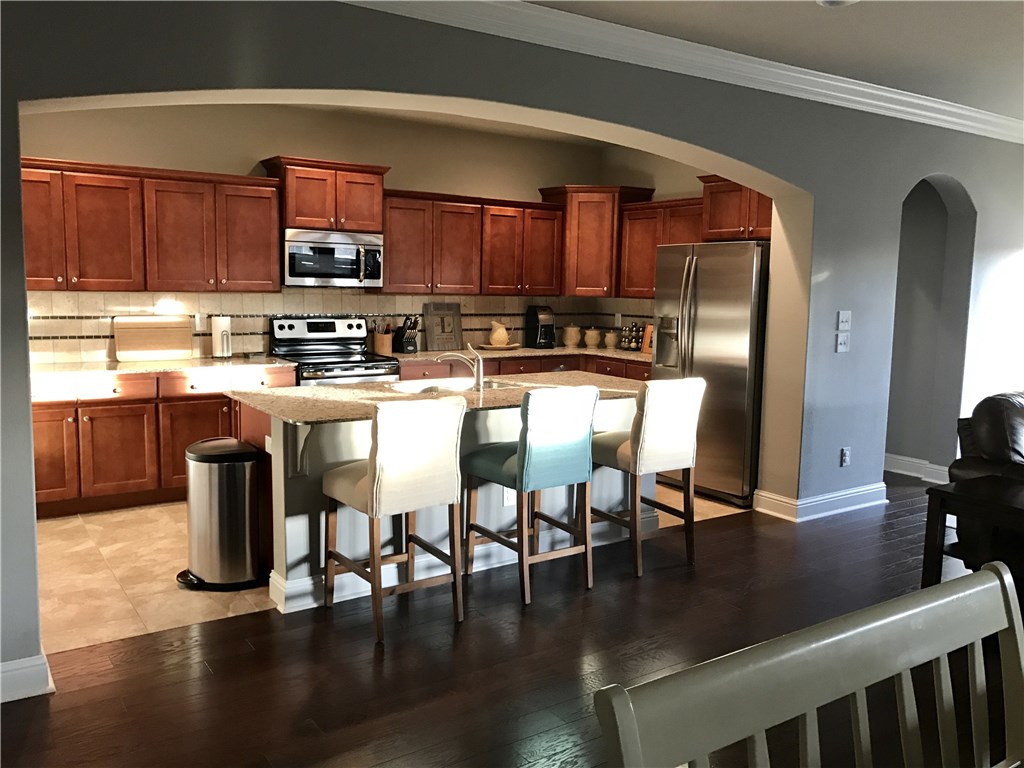 Hamptons, The Cave Spgs - Residential