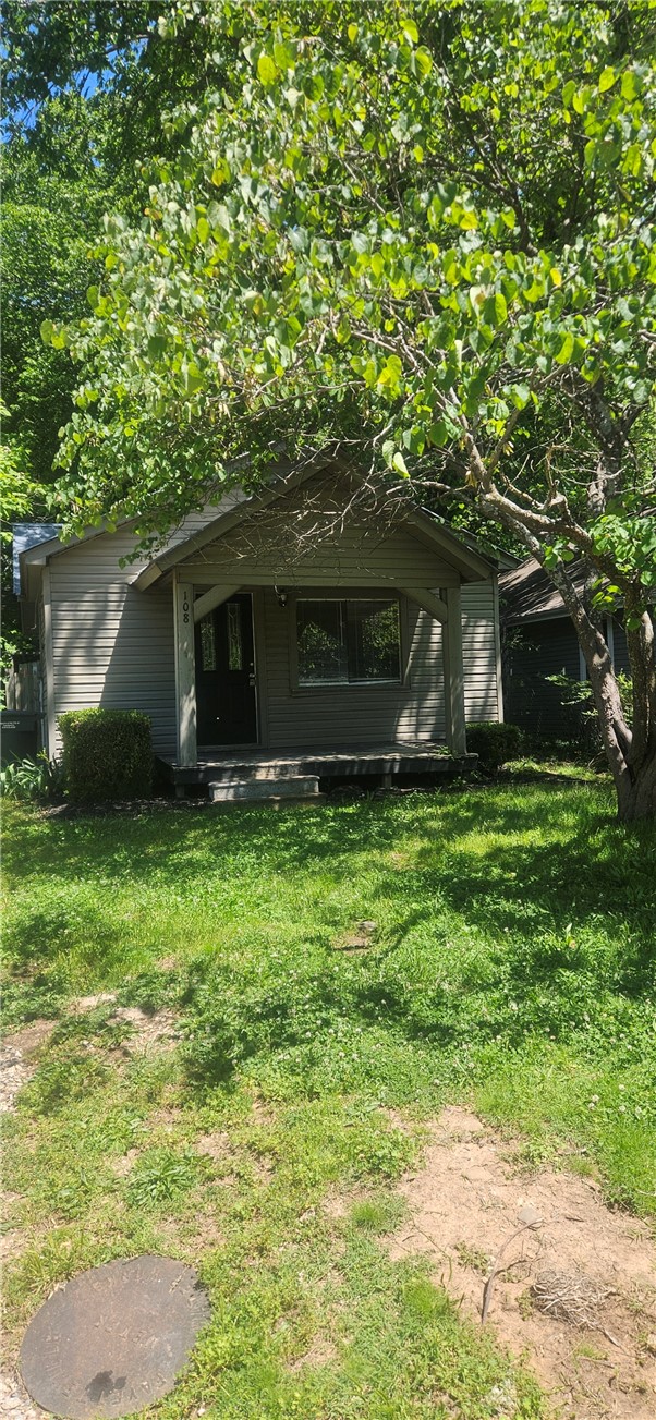 Nice home in South Fayetteville for rent.  Home features 2 bedrooms, 2 bathrooms, and open to kitchen and living room, new wood floors throughout, nice fixtures, stainless appliances, all appliances.  Yard care included.