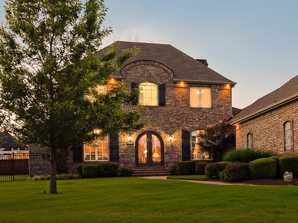 Impeccable, Celtic Construction masterpiece w/3 living areas, fabulous plan & over the top features & amenities! Cook's delight, dine-in kitchen features Frigidaire Pro-line double convection ovens, Fisher Paykel dish drawer, island cooktop & is open to hearth room! Stunning master boasts a sitting area & HIS & HER baths, each w/walk-in closets! A guest bdrm w/full bath, elegant formal dining room & study complete the main level. Upstairs: 3rd living area, 2 bdrms & Jack & Jill bath. See the Virtual Tour!