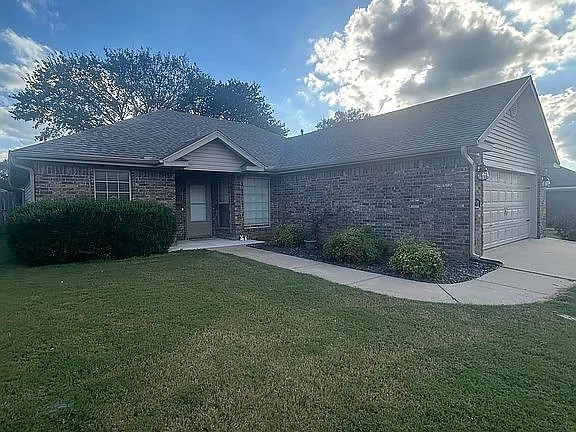 FSBO/ Zillow Remarks: This charming three bedroom two bath home has spacious bedrooms with a privacy wood fence in the backyard.  Nestled on a private street in a cul-de-sac ,surrounded by mature trees, this house is sure to offer totally privacy . Centrally located between West Oklahoma and Springdale, Arkansas and the popular Cherokee casino, new restaurants and access to nearby Springdale and Fayetteville.  The perfect opportunity to enjoy modern living with all the amenities