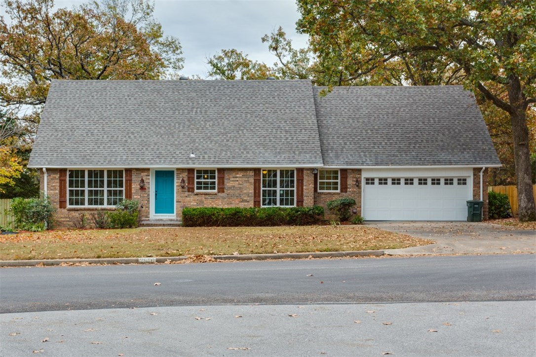 Adorable home that has been completely remodeled. Stainless steel appliances in kitchen, brick fireplace in family room. Double vanities in MBA, nice size rooms. Large back yard for kids or pets to play or to entertain friends. Brick exterior for low maintenance. Close to everything - restaurants, shopping, entertainment and not to far from NWA mall.