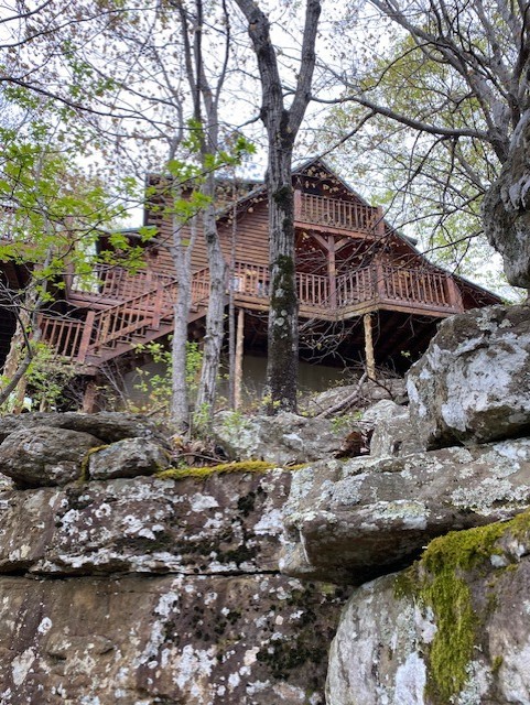 OZARK BLUFF DWELLERS CABINS 
Buffalo National River, the crown jewel of the breathtaking Ozark Mountains, offers a diverse range of outdoor activities including canoeing, kayaking, rock climbing, hiking, camping, mountain biking, caving, horseback riding, swimming, hunting, birding, fishing, and photography. The Ozark Bluff Dweller cabins, located on a high rock bluff overlooking the most picturesque section of the Buffalo River, provide the perfect base for exploring this stunning region. The cabins are connected to the Buffalo River Trail via a hiking trail, which spans the entire 135-mile length of the river. Raney Cove Waterfall and Bluff Shelter are nearby, accessible via a short hike from the cabins. THE THREE CABINS are situated on a private road and are located about 5 miles west of the charming village of Jasper, Arkansas. Spaced about 1/4 mile apart, they offer good privacy and incredible views of the Buffalo River National Park from their high bluff location.