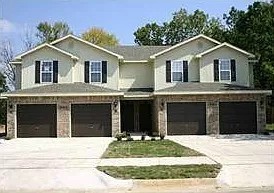 Welcome to your new home in Siloam Springs.  This beautifully maintained home comes with 2 bedrooms and 1.5 baths.  Amenities include central air, central heat, deck, dishwasher, hardwood floors, stainless steel appliances, updated kitchen, washer/dryer and a nice backyard.  Pet Friendly