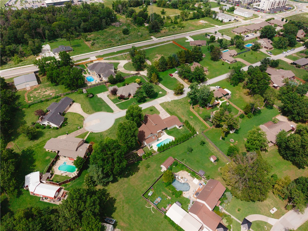 Centre Court Rogers - Residential