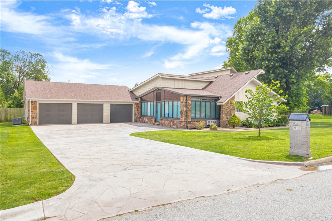 Centre Court Rogers - Residential