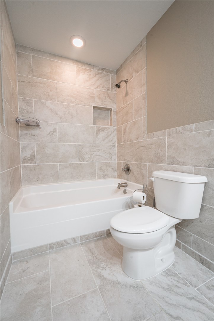 Centre Court Rogers - Residential