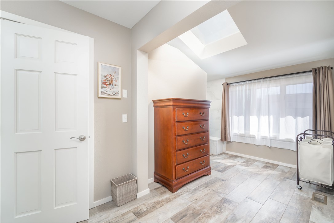 Centre Court Rogers - Residential