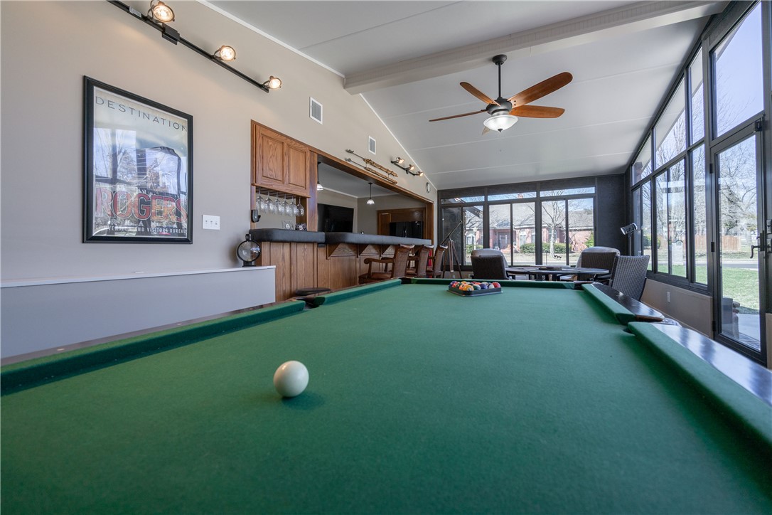 Centre Court Rogers - Residential