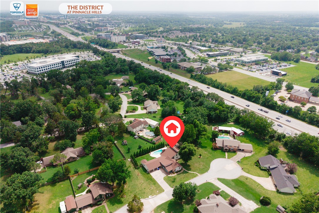 Centre Court Rogers - Residential