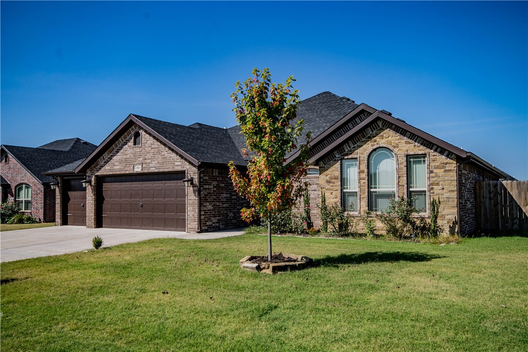 Great, spacious and well laid out 3 bedroom home in Bentonville! Home features: split bedroom plan , spacious master suite, eat-in-kitchen, wood floors, covered patio and walk-in-shower in the guest bath. 3 car garage.