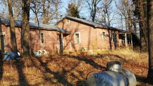 Home near Jasper, needs work. All information has not been verified.