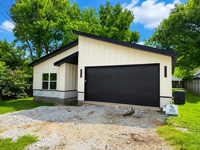 Beautifully crafted modern home offering 3 bedrooms, 2 full bathrooms. This home features an open-concept layout with a split-bedroom floor plan for added privacy. The spacious kitchen is highlighted by a large island, quartz countertops, a gas range, and a full appliance package including the range, microwave, dishwasher, and refrigerator. Luxury vinyl plank flooring extends throughout the home with no carpet, while abundant storage, custom living room built-ins, LED lighting, and an impressive 8-foot front door add to the home's appeal. The primary bath showcases a floor-to-ceiling tiled shower, creating a clean, modern finish. The garage includes insulated walls and insulated garage doors for enhanced comfort and efficiency. Seller is offering a $5,000 buyer credit, and buyers who choose the preferred lender may qualify for up to an additional $3,000 in lender incentives. Conveniently located near downtown Siloam Springs with easy access to shopping, dining, grocery stores, and everyday amenities.