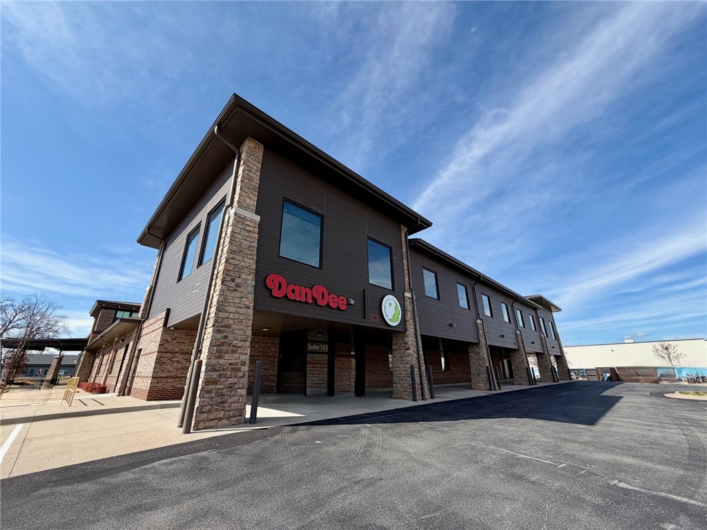 Office space available for lease at 2701 SE J St. #201 in Bentonville, Arkansas. The 6,482 SF suite offers a functional, open layout featuring nine private offices along with collaborative workspaces - ideal for a variety of professional, medical, or creative users.

Both building and monument signage available. Conveniently located less than 5 minutes from the new Walmart Global Headquarters.