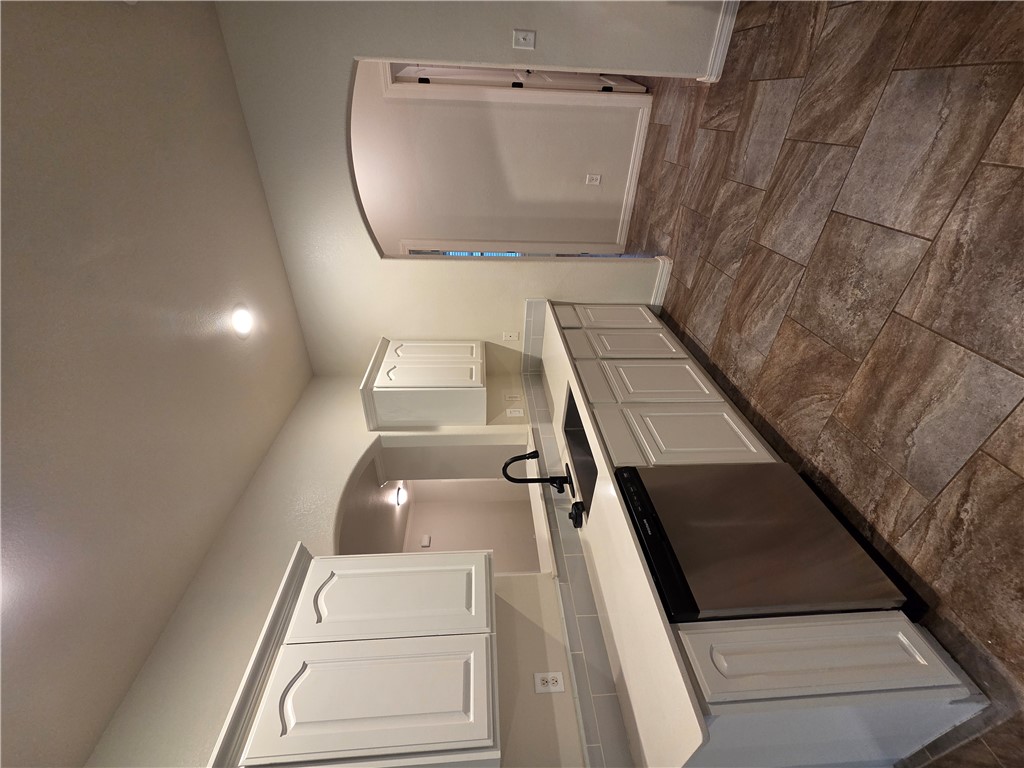 Rollers Ridge Sub Rogers - Residential Lease