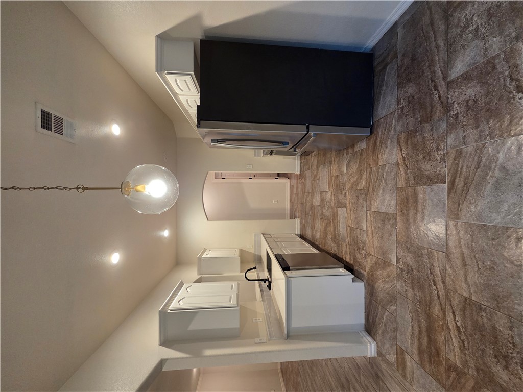 Rollers Ridge Sub Rogers - Residential Lease