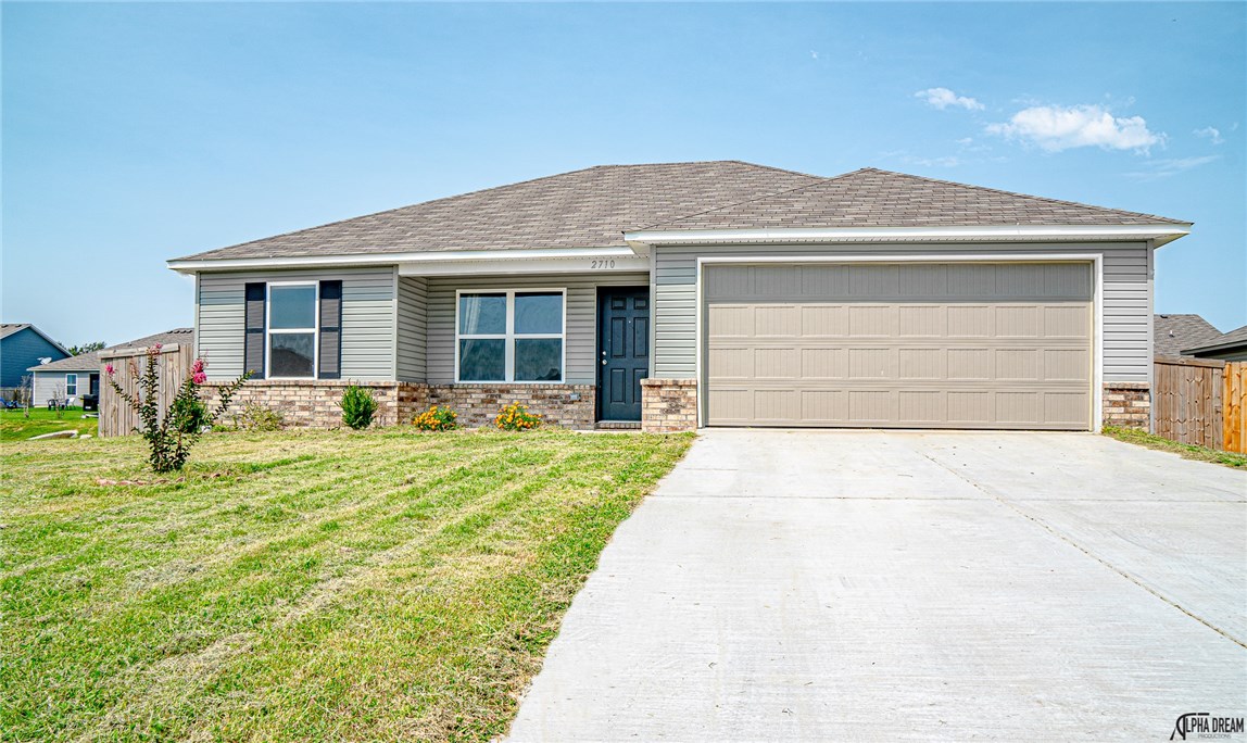 Don't miss this cute house in convenient Springdale location!  Built in 2018.  Split floor plan and eat-in-kitchen. Perfect sized backyard for entertaining or pets.  Vacant lot next door adds extra privacy.  Schedule a showing quick!
