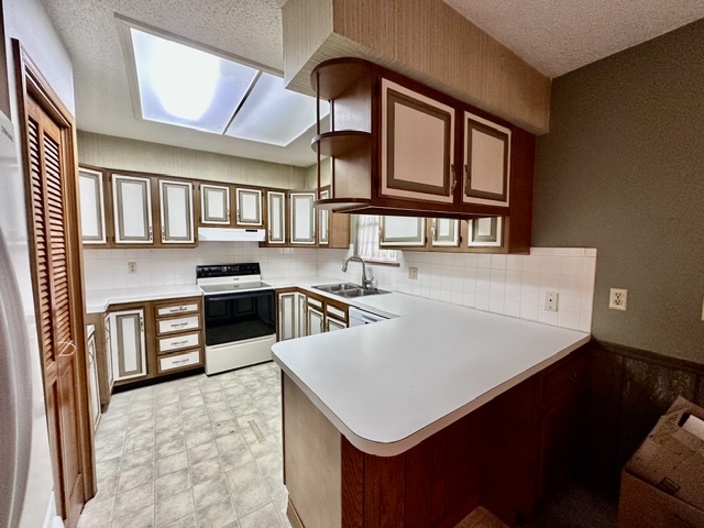 Golden Oaks Sub - Residential