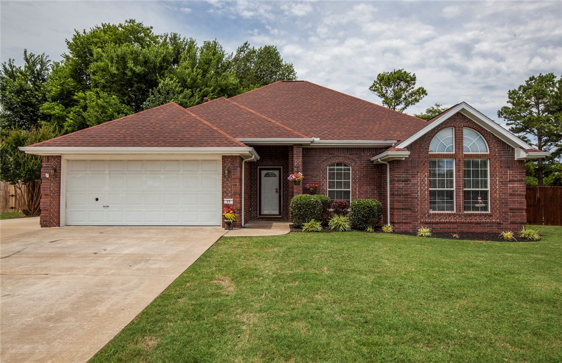 This home is an entertaining dream! This gorgeous 4 bedroom/2 bath home features a large, eat-in kitchen that opens up into a massive living room. The floor-to-ceiling windows overlook the immaculate backyard and patio that is fit for all of your outdoor party needs!