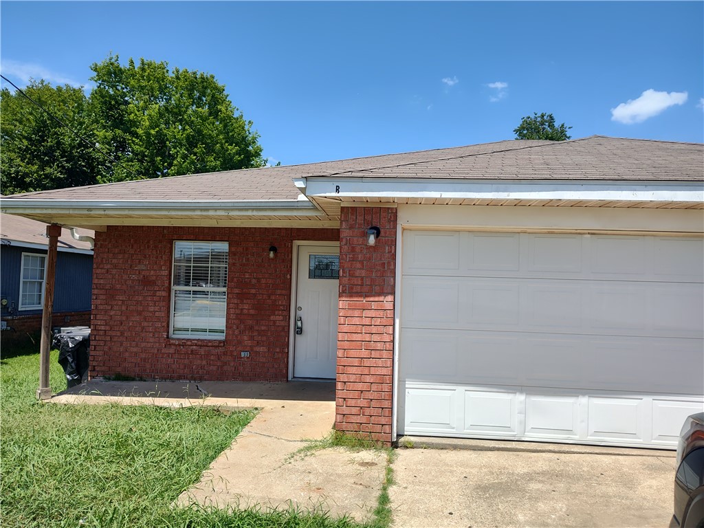 Freshly painted 3 bedroom 2 bath duplex, the unit comes with washer, dryer, stove, fridge and dishwasher.