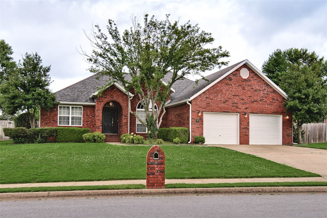 Beautiful 3 bedroom 2 bath well maintained home. This home offers both comfort and curb appeal. This home features spacious bedrooms all with walk in closets. This home has a great kitchen with tons of storage and double oven. It has a fully fenced back yard that is perfect for pets, play and entertaining! This home is in a great location, easy access to I 49 and close to Helen Tyson Elementary!