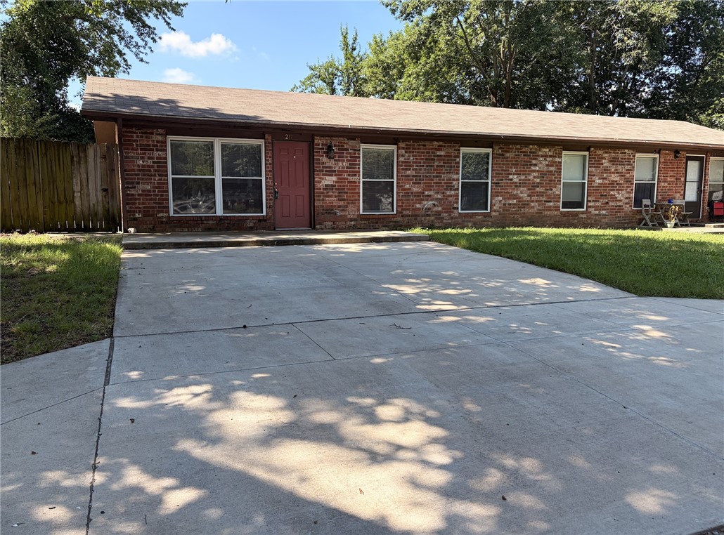2 bed, 1 bath with a fully fenced backyard, offering privacy and convenience in a growing area—close to the University of Arkansas, Washington Regional Medical Center, downtown Fayetteville, Dickson Street, parks, shopping, dining, and I-49.