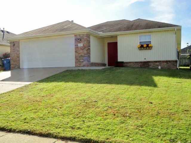 Enjoy the open concept of this affordable home near the heart of Bentonville.  With convenient access to the Home office, shopping, restaurants and downtown, you’ll be able to enjoy all that the area offers. The large great room has a gas log fireplace and the kitchen has loads of cabinets and counter space. The master suite has 2 walk-in closets, spa bath and walk-in shower. Tile and laminate flooring are an added bonus as well as the garage that has one bay that is 23" long. Don’t miss out.