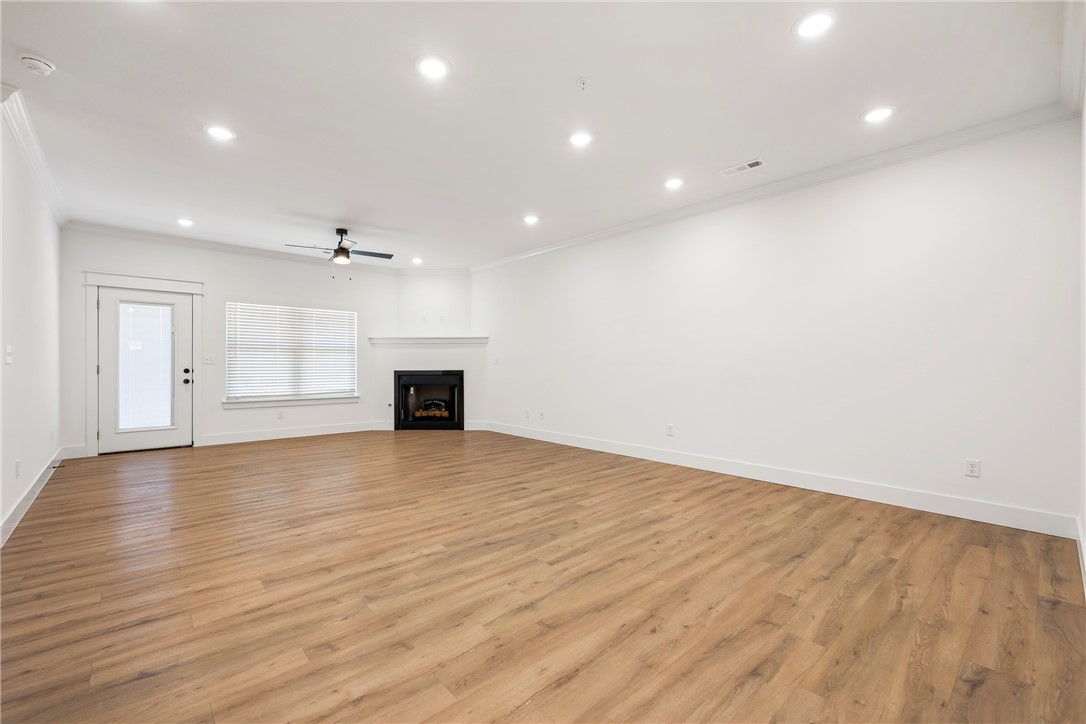 Dixieland Twnhms Rogers - Residential Lease