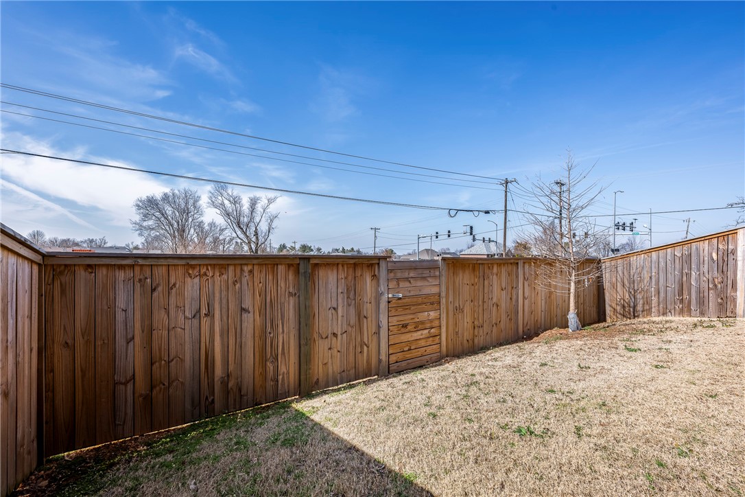 Dixieland Twnhms Rogers - Residential Lease